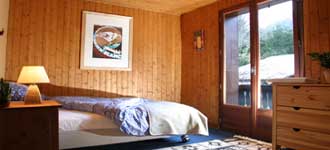 double room chalet les frenes bed and breakfast